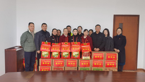 金馬踏春送溫暖 情潤機場職工心 丨市總工會、綿陽市經(jīng)開區(qū)工會現(xiàn)場慰問綿陽機場干部職工